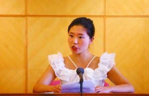 昨天，卢俊卿没有参加第七届杰出华商大会财富领袖论坛。他说，把一天的时间调出来，在北京会议中心，专门召开&ldquo;卢美美&rdquo;事件的新闻说明会，回答记者提问。